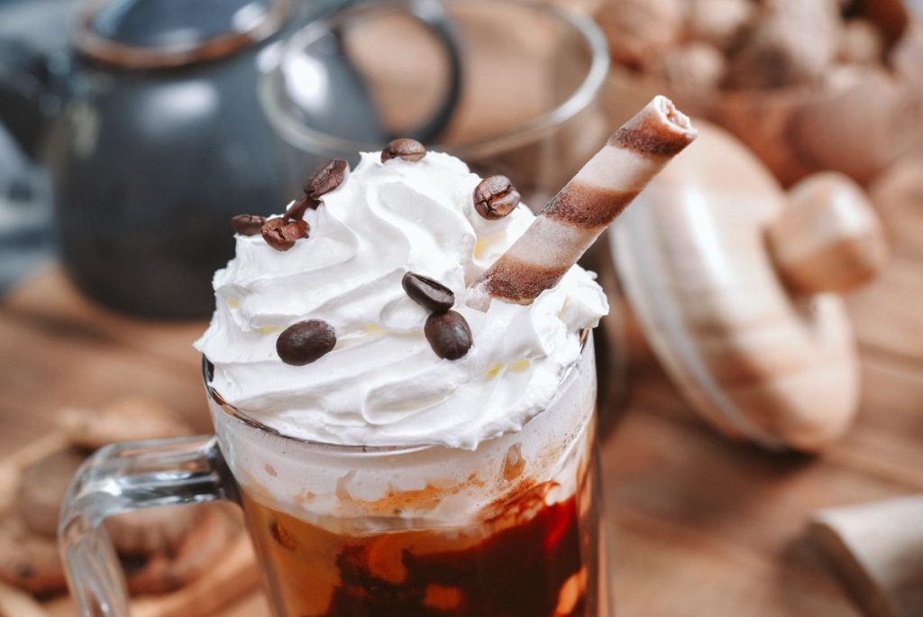 Café viennois surmonté d'une généreuse chantilly
