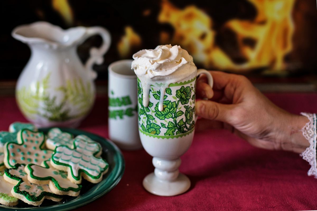 Irish coffee surmonté de crème fouettée