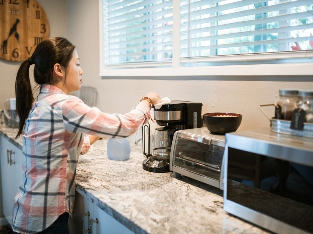Détartrage d'une machine à café à la maison